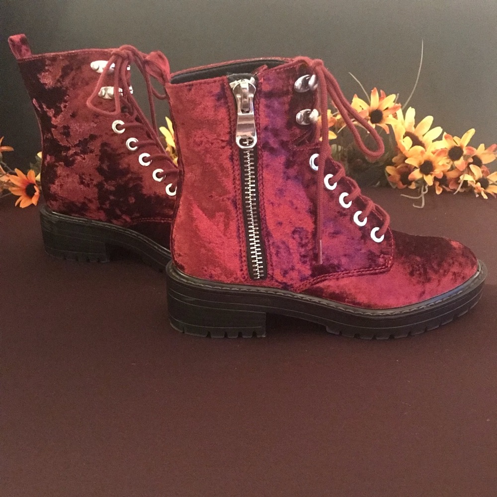Steve Madden woman red velvet riveve boots